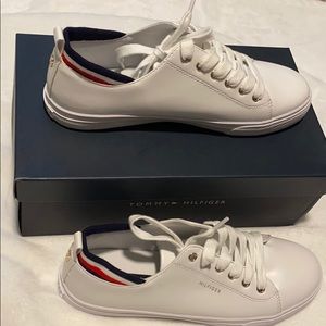 NWT.  TOMMY Hilfiger sneakers size 8  !